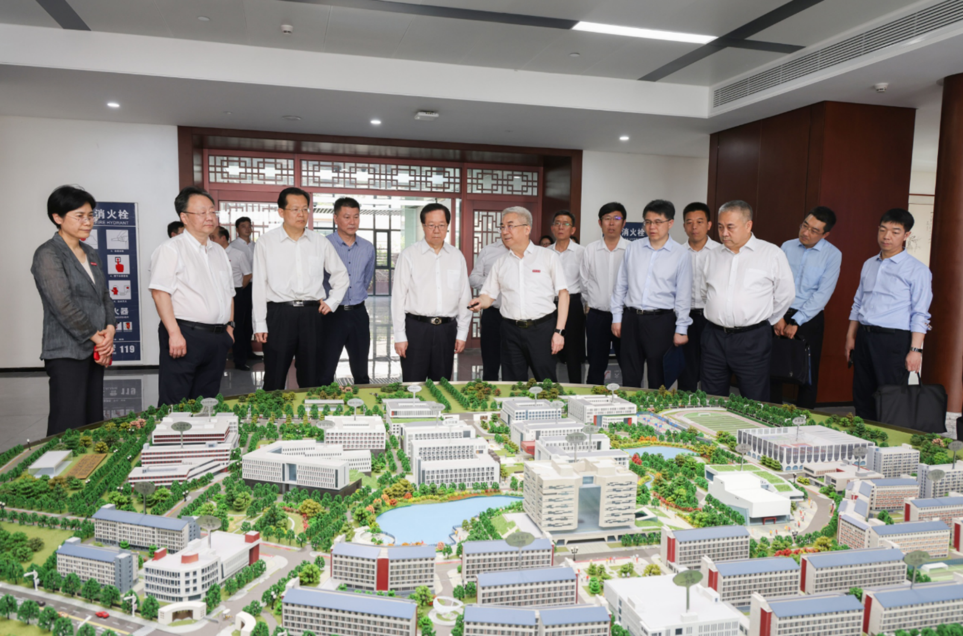 自然資源部部長王廣華一行來我校未來城校區(qū)調(diào)研-中國地質(zhì)大學(xué)(武漢)-地大熱能 自然資源部部長王廣華一行來我校未來城校區(qū)調(diào)研-中國地質(zhì)大學(xué)(武漢)-地大熱能